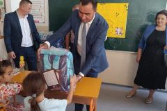 Подела-ранчева-ученицима-1.-разреда